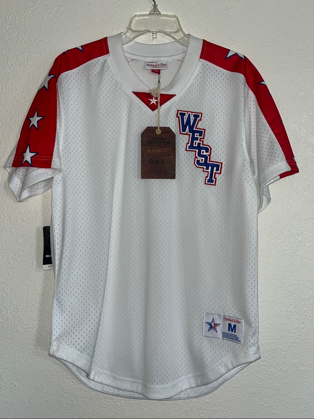 NWT Mitchell & Ness 2004
NBA All-Star Western
Conference Mesh V-Neck
Pullover.